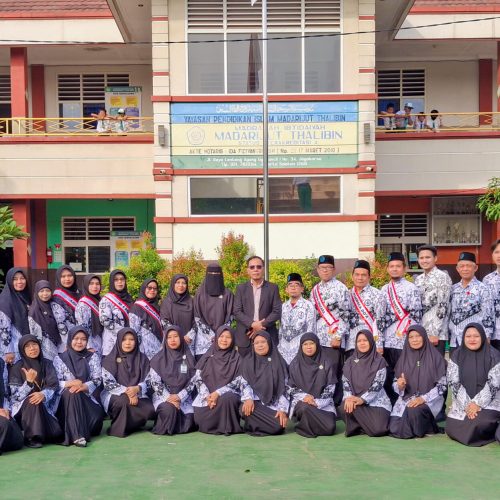 Peringatan Hari Guru Nasional 2025 di MTs Madarijut Thalibin: Merawat Semesta dengan Cinta